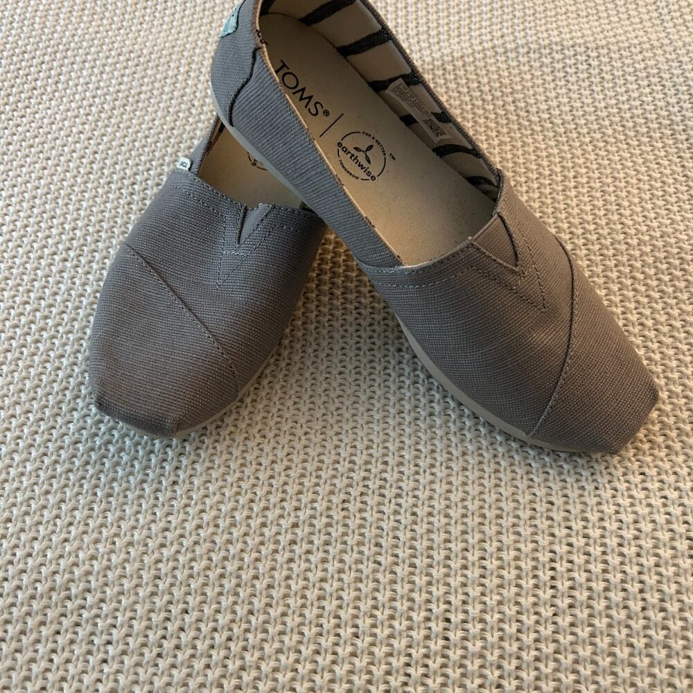 Tom's Canvas shoes. Size 7. Gray. Worn once.